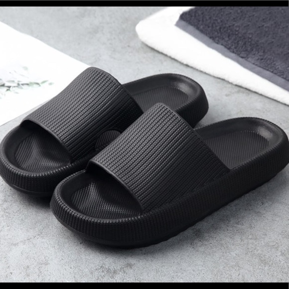pillow slides Shoes - Black Cloud Pillow Slides Sz 36/37